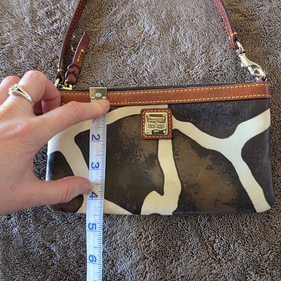 Dooney & Bourke Giraffe Print Wristlet Mini Shoulder Bag Brown Cream Leather - Picture 12 of 13